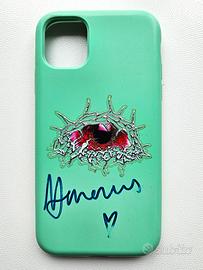 Cover verde per iPhone 11 autografata da Venerus