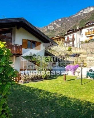 VILLA BIFAMILIARE CON GIARDINO PRIVATO