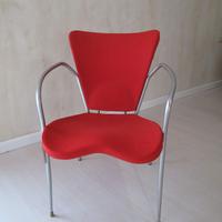 poltroncina attesa rossa