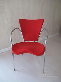 poltroncina attesa rossa
