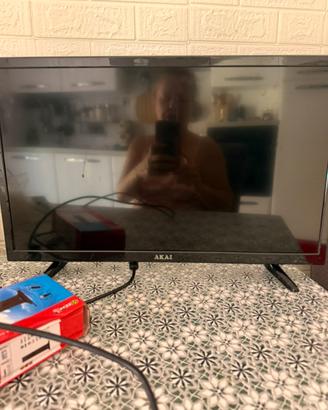 Tv/schermoPC Akai 24”+ntenna HDTVnuova