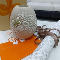 vaso thun prestige con fiori e farfalla