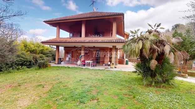 VILLA INDIPENDENTE CON GIARDINO