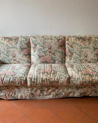 Divano floreale 3 posti ben tenuto