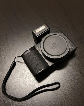 Ricoh GR IIIx + flash Godox iM20