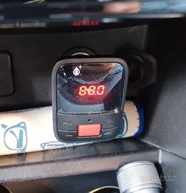 Trasmettitore FM vivavoce Bluetooth per auto