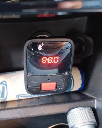 Trasmettitore FM vivavoce Bluetooth per auto