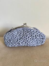 Pochette cotone grigio fatta a mano all'uncinetto