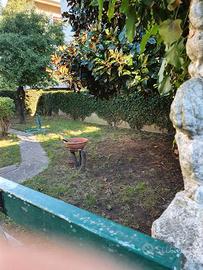 VILLA INDIPENDENTE con giardino e box auto