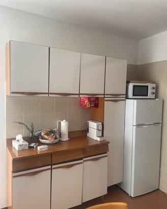 Cucina stufa tavolo lavello +dispensa