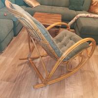 Sedia a dondolo in vimini