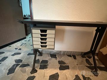 Tavolo da ufficio con 5 cassetti Olivetti