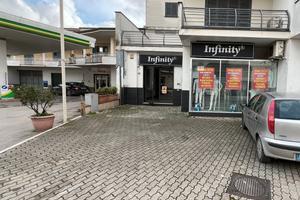 Locale commerciale 85 mq Villa di Briano