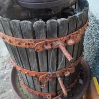 torchio per spremitura uva per vino