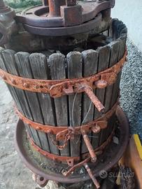 torchio per spremitura uva per vino