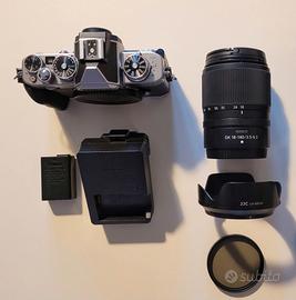 Nikon Z fc + accessori (+ opzione con obiettivo)