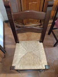 4 sedie ottime molto robuste.