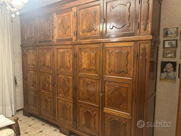 Armadio camera da letto in legno con comodini