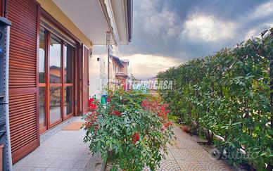 TRALOCALE CON DOPPI SERVIZI E GIARDINO PRIVATO!!!