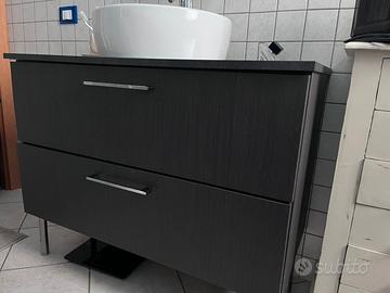 mobile bagno compreso di rubinetto 