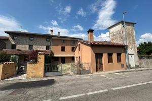 CASA DI TESTA CON GIARDINO: PRONTA DA VIVERE
