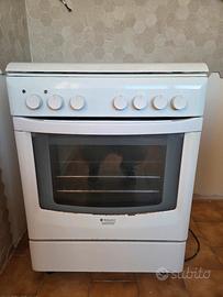 Fornello a gas 4 fuochi con forno Hotpoint Ariston