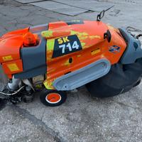 M168 - Motospazzatrice con aspirazione