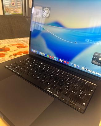 MacBook M2 schermo 15”+ Magic Mouse Apple