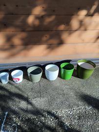 Vasi colorati per fiori 