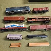 Locomotiva Lima e carrozze varie