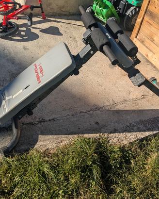 attrezzatura palestra panca e porta piastre