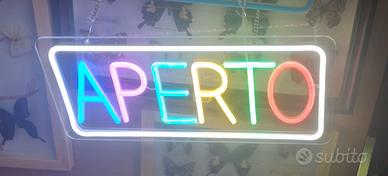 Insegna APERTO  al neon