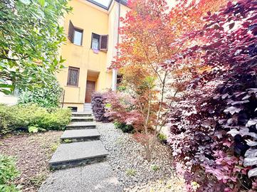 VILLA A SCHIERA A SEREGNO