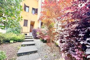 VILLA A SCHIERA A SEREGNO