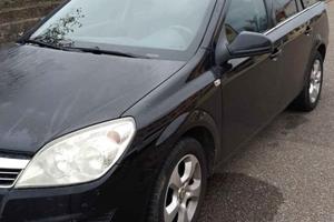opel astra anno 2010 KM 325.000