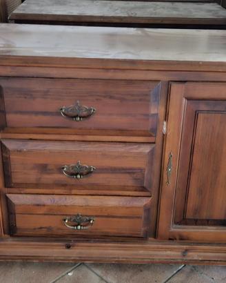Madia in credenza