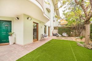 Elegante monolocale con giardino