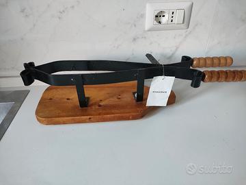 morsa porta prosciutto legno e ferro battuto 