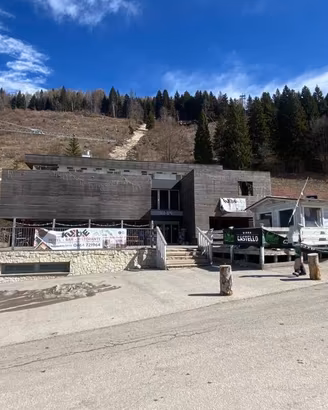 Immobile in asta di 2748 m² con più di 5 locali a 