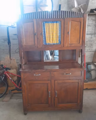 Credenza antica