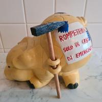 Salvadanaio maialino con martello