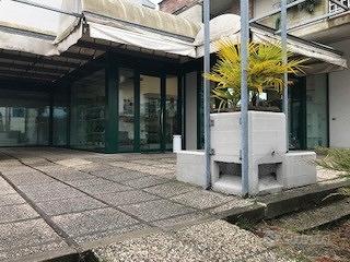 Negozio con scoperto privato