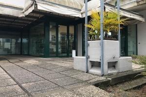 Negozio con scoperto privato