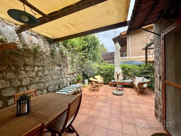 VILLA A SCHIERA A SAN GIOVANNI A PIRO