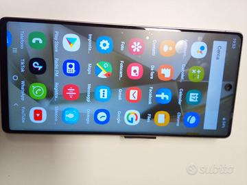 S25 smartphone dorato nuovo