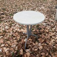 Tavolino da esterno vintage in metallo