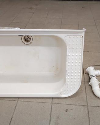 Lavarina garage/cantina