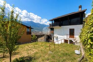 CASA SEMINDIPENDENTE A MONTAGNA IN VALTELLINA