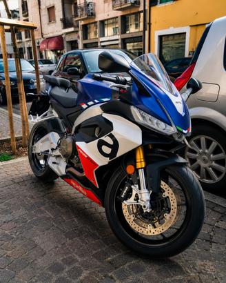 Aprilia RS 660 Tribute 2025 – 1.800 km – Garanzia