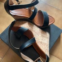 Sandalo con zeppa nera numero 39